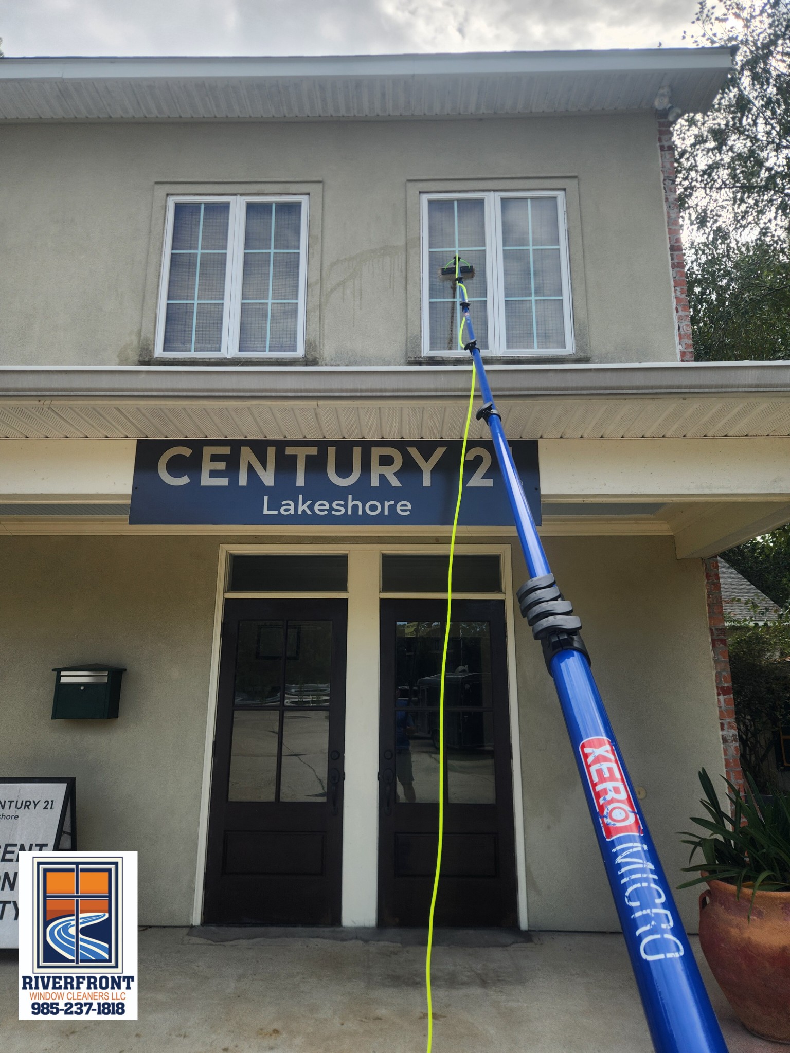 Water Fed Pole Window Cleaning with Reverse Osmosis & Deionized before & after for commercial cleaning